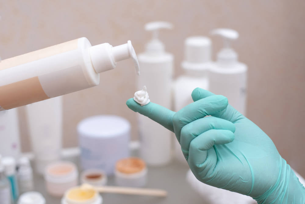 7 Cara Memilih Skincare yang Tepat untuk Kulit Berminyak